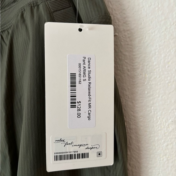 NWT LULULEMON DANCE STUDIO RELAXED FIT CARGOS - Picture 2 of 3